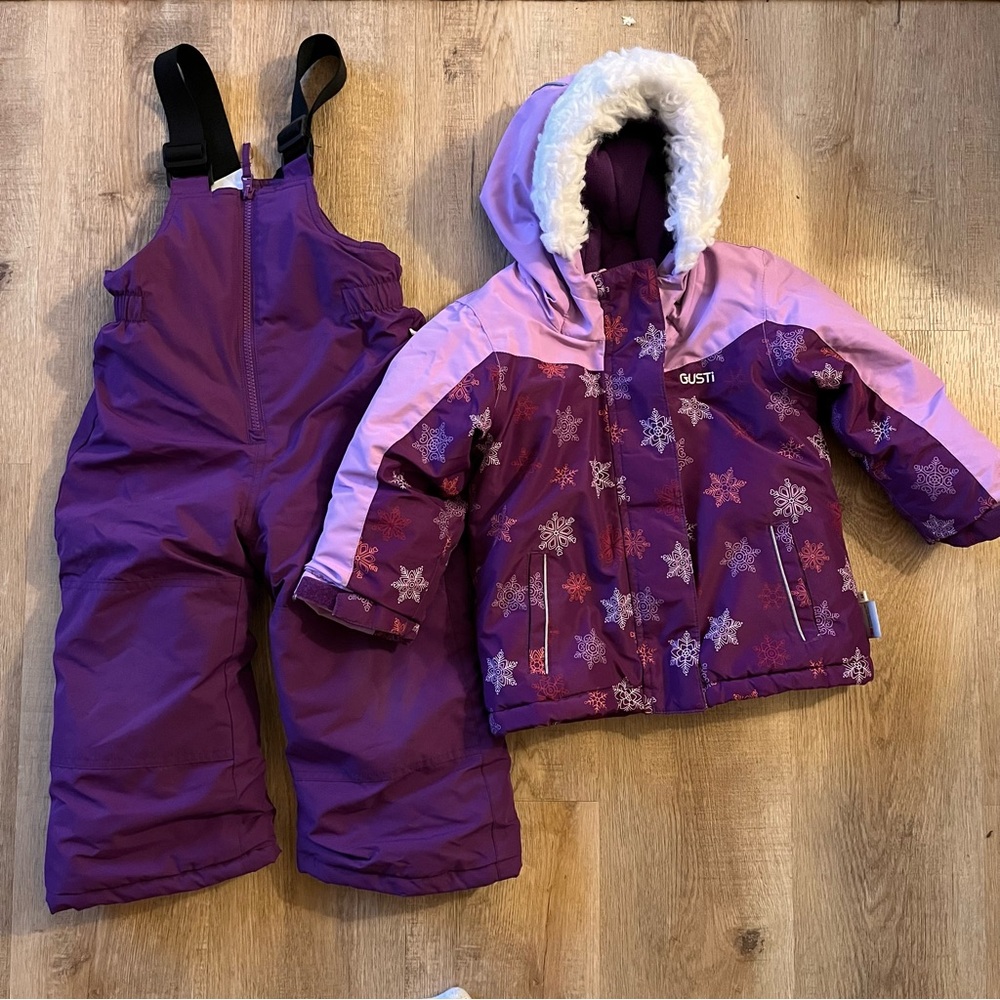 Girls size 3t snowsuit